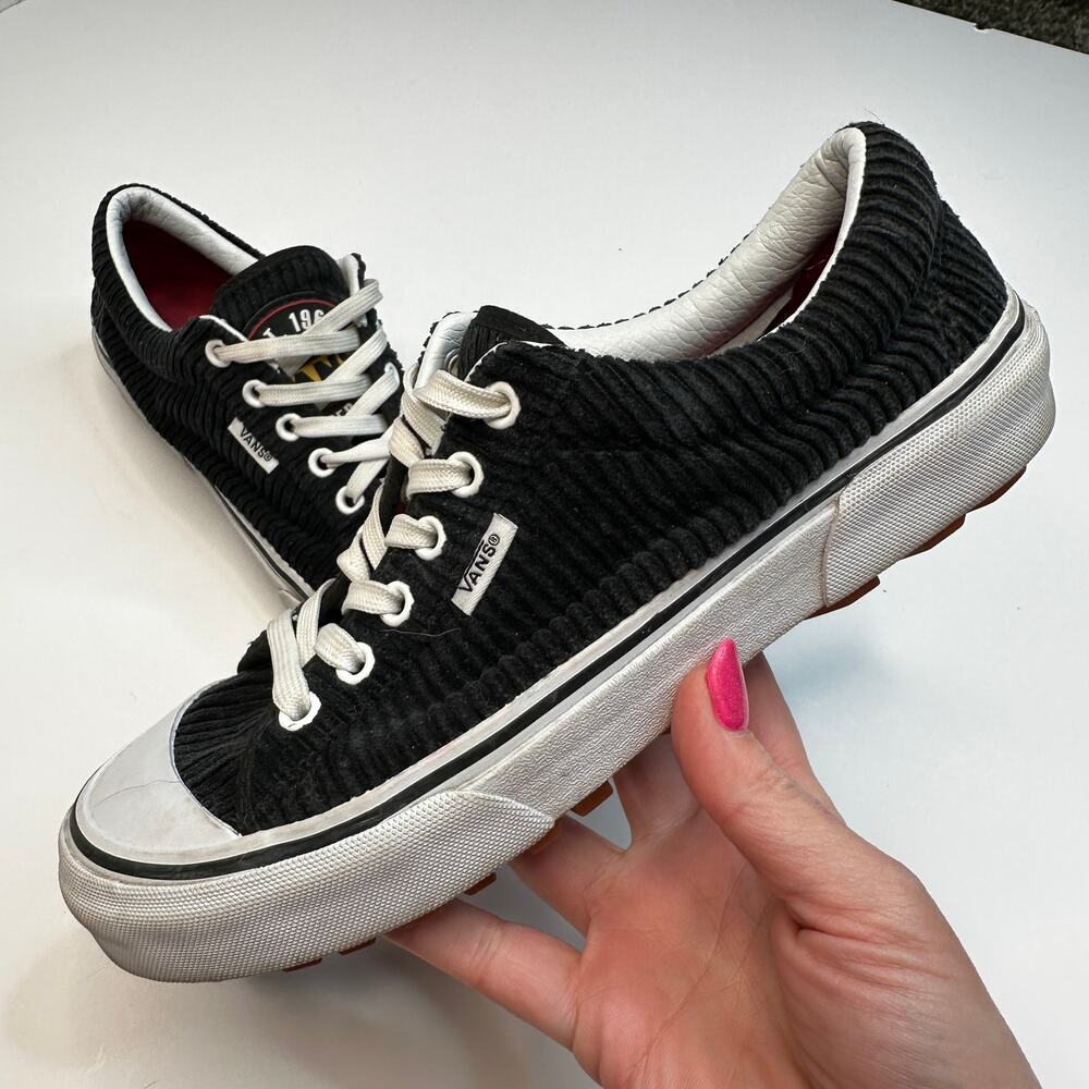 VANS Old Skool Low Black Corduroy Sneakers